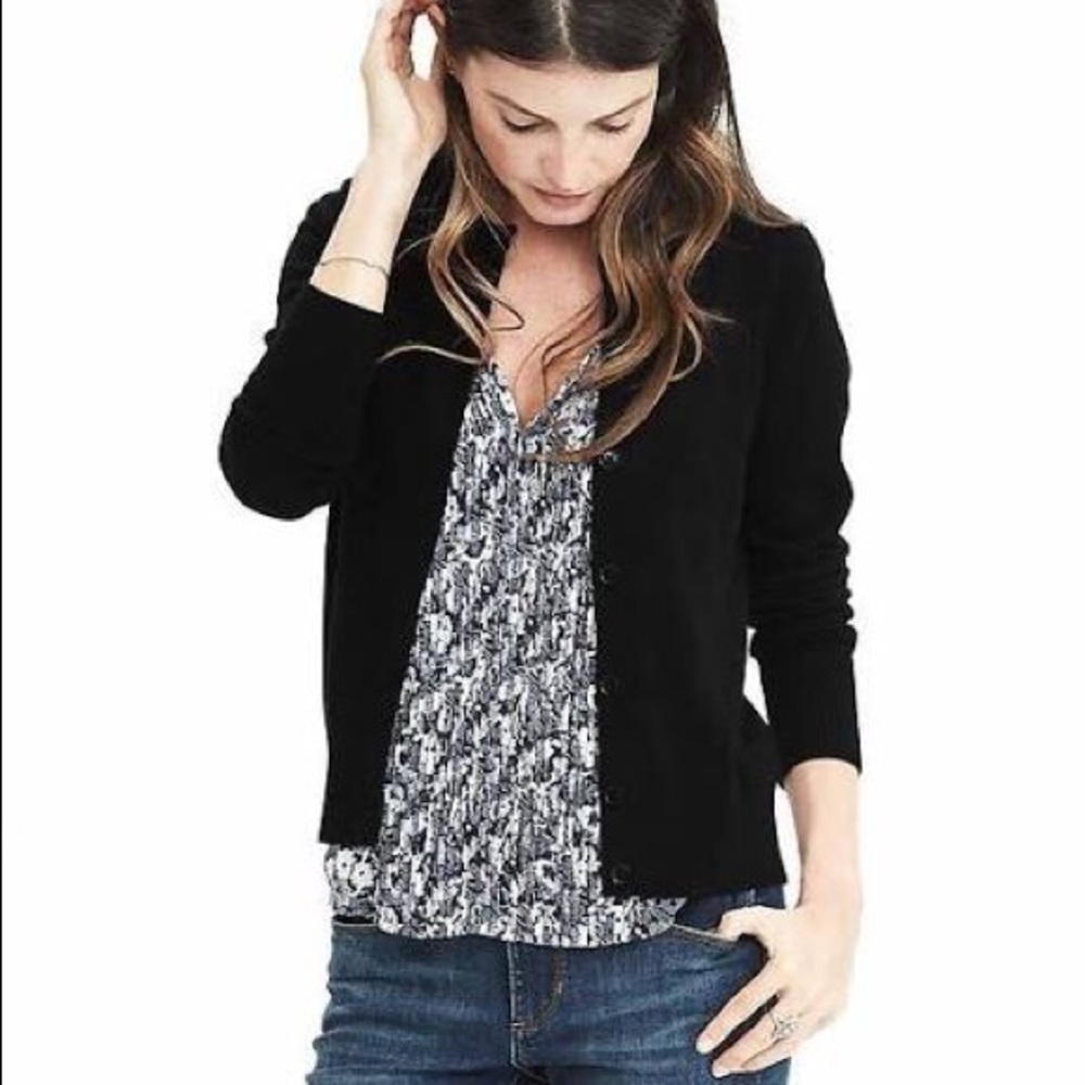 Banana Republic Cardigan ⭐️
